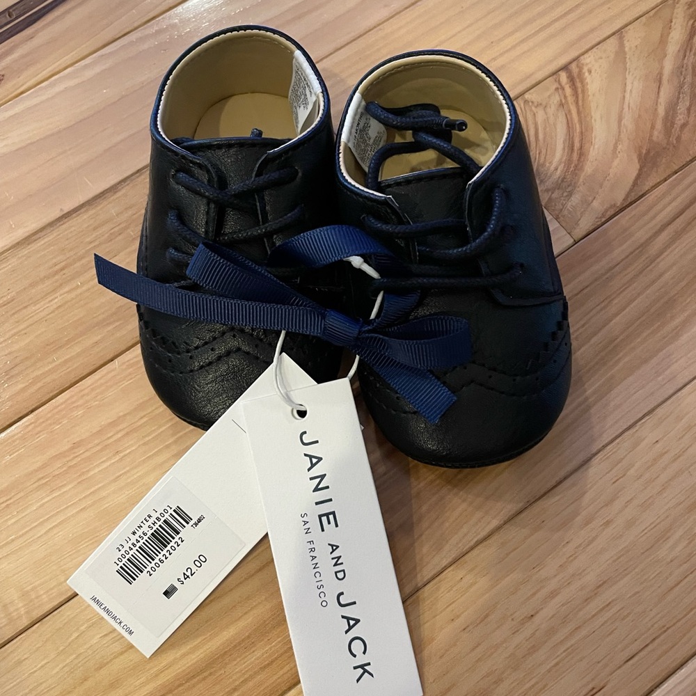 Black soft sole dress shoes 12-18m